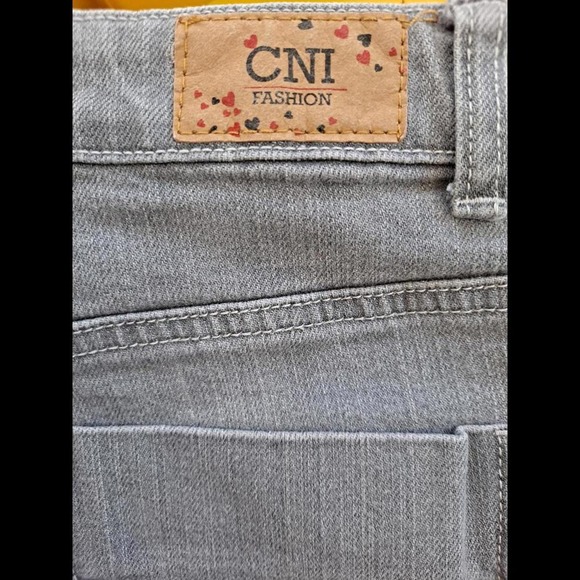 C.N.I Gray Distressed Roll Up‎ Shorts Size 8 - Picture 2 of 5